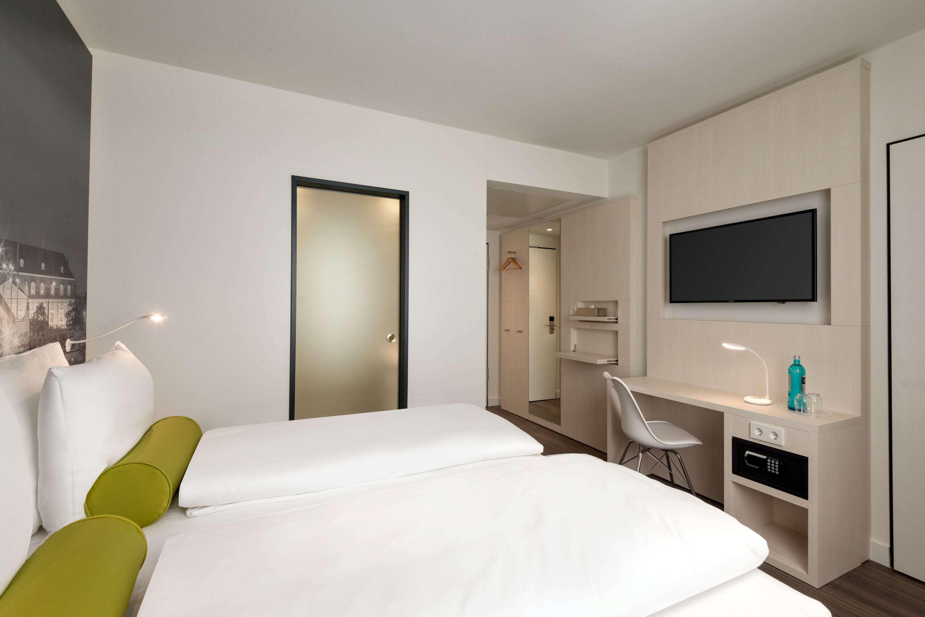 Super 8 By Wyndham Mainz Zollhafen Hotel Exterior photo