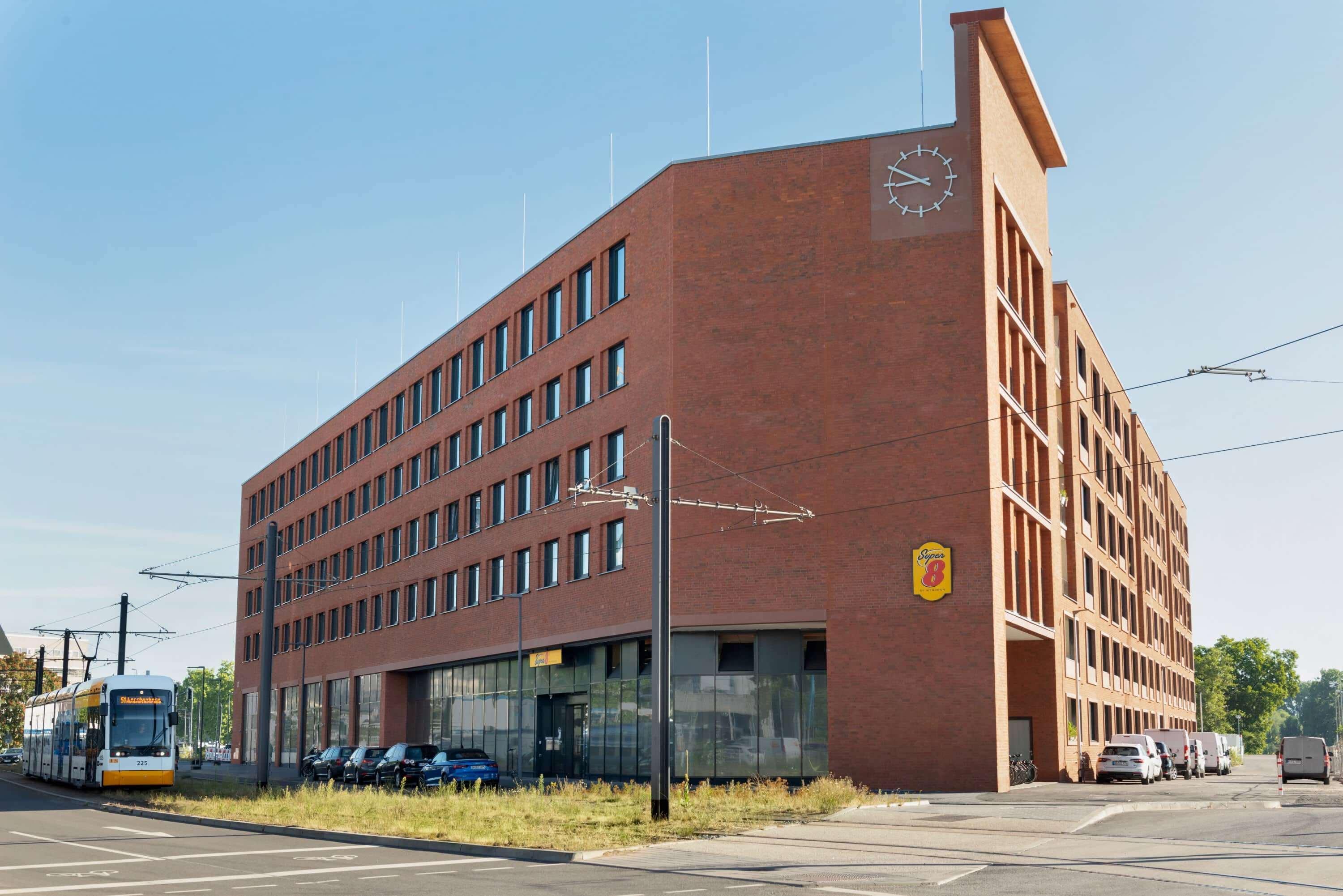 Super 8 By Wyndham Mainz Zollhafen Hotel Exterior photo