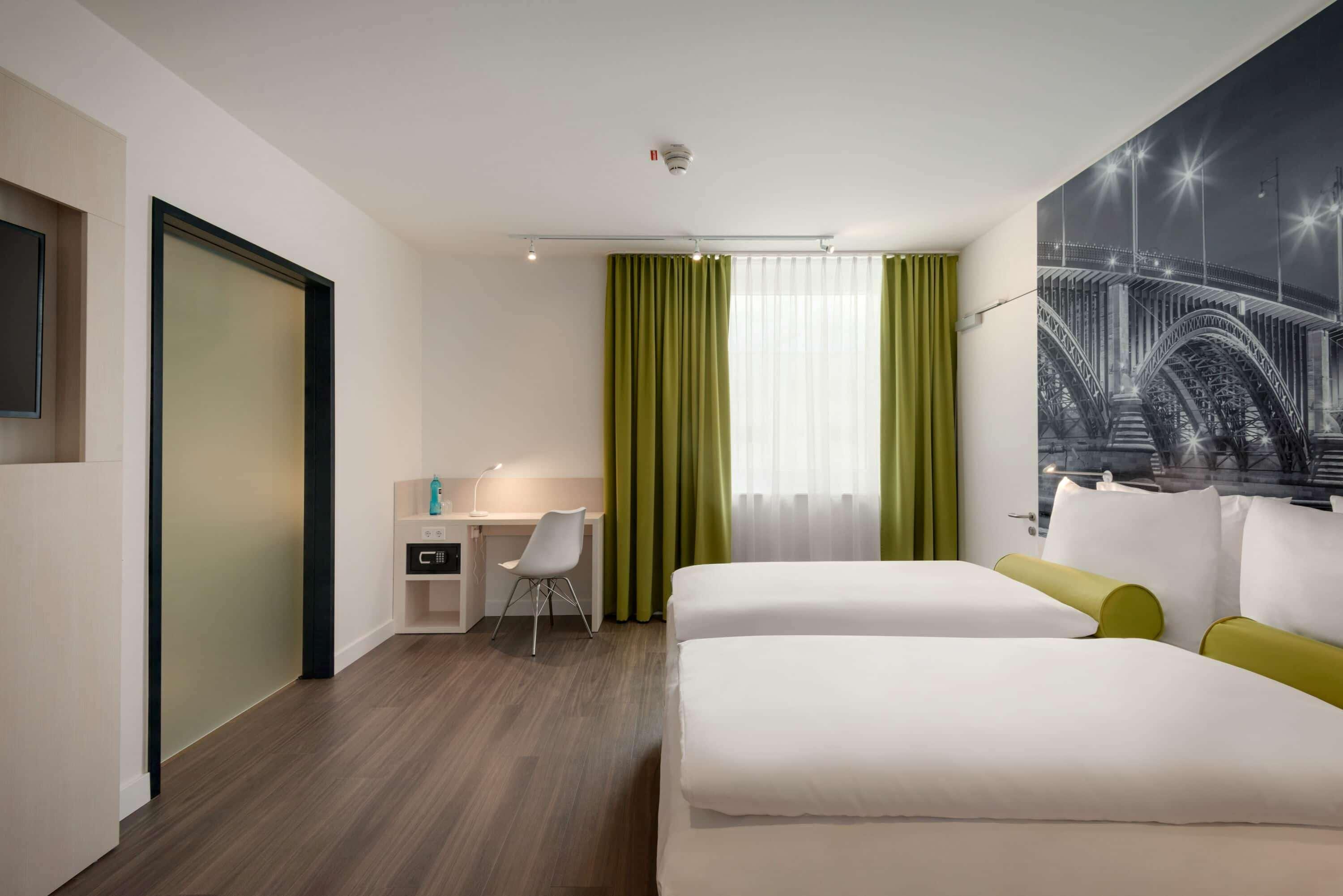 Super 8 By Wyndham Mainz Zollhafen Hotel Exterior photo