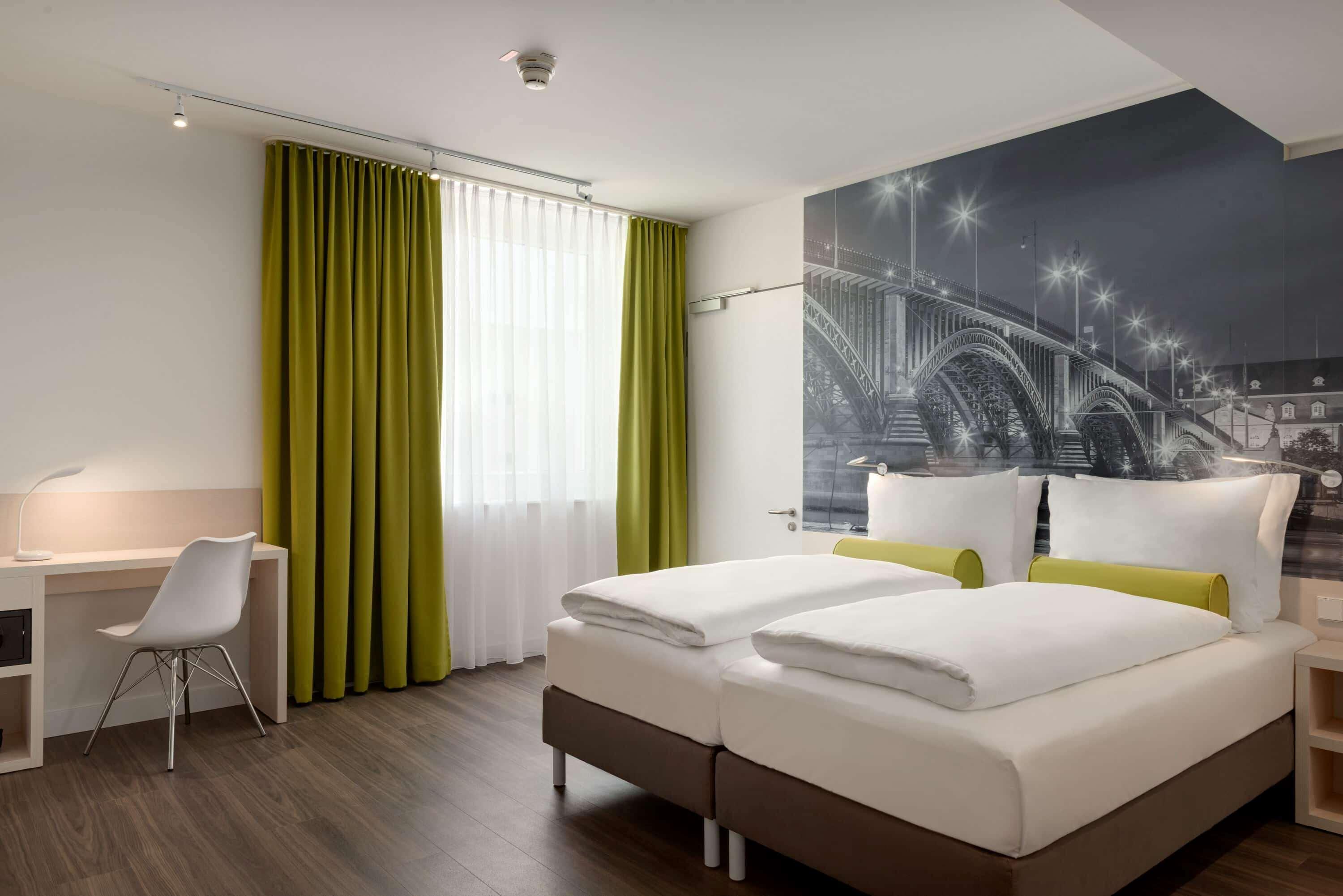 Super 8 By Wyndham Mainz Zollhafen Hotel Exterior photo