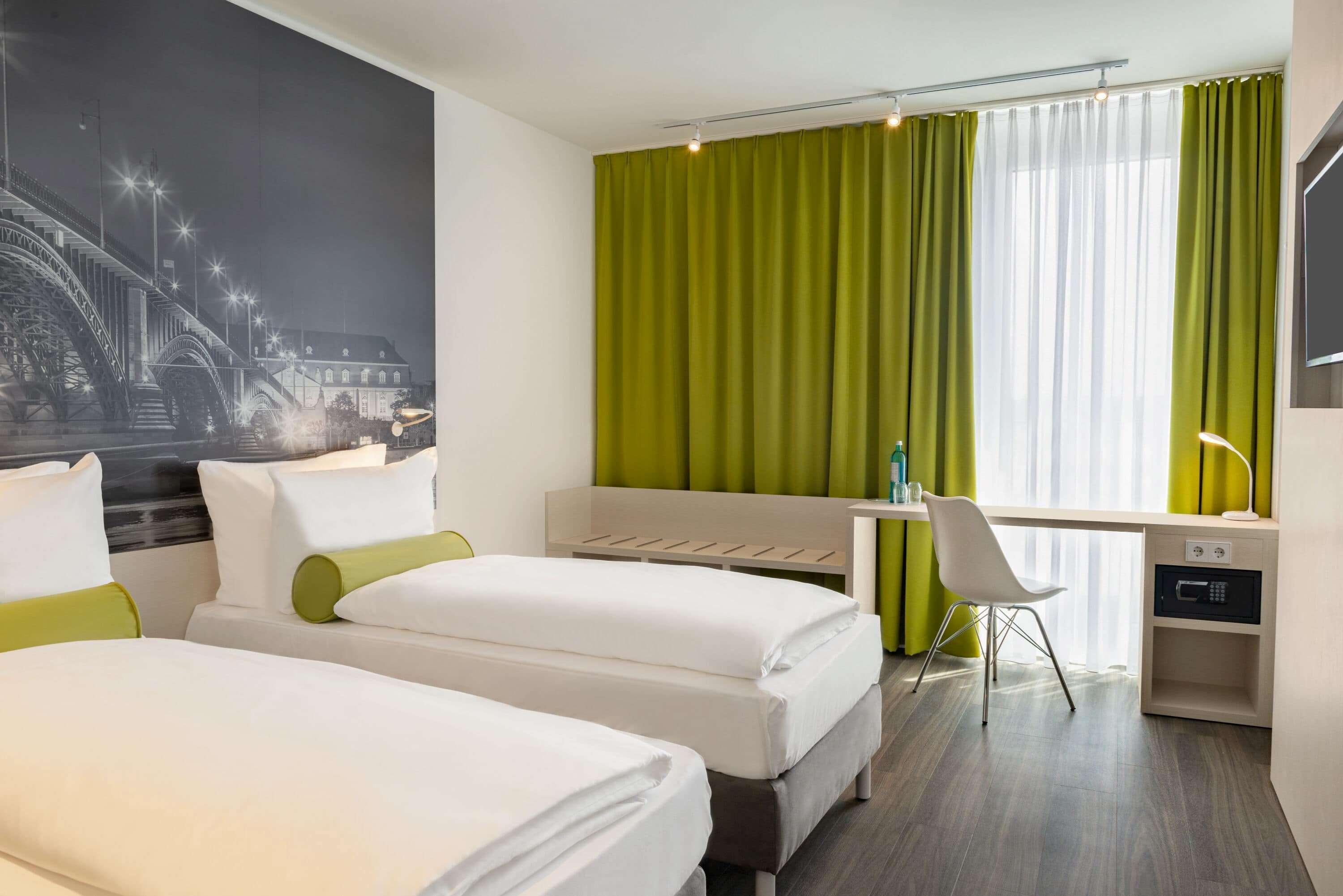 Super 8 By Wyndham Mainz Zollhafen Hotel Exterior photo