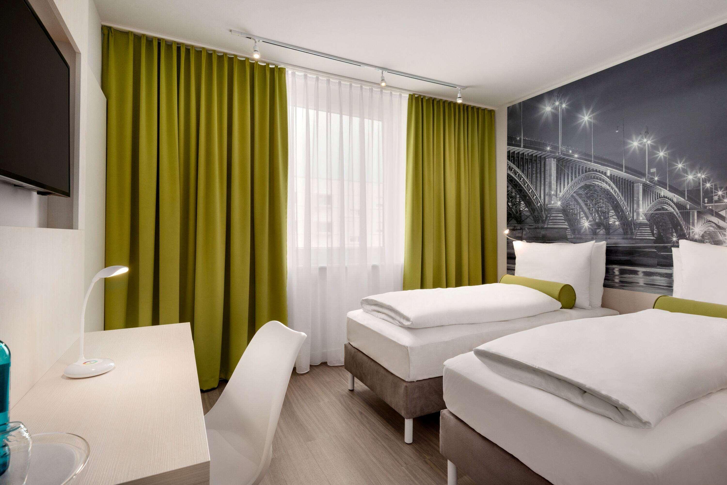 Super 8 By Wyndham Mainz Zollhafen Hotel Exterior photo